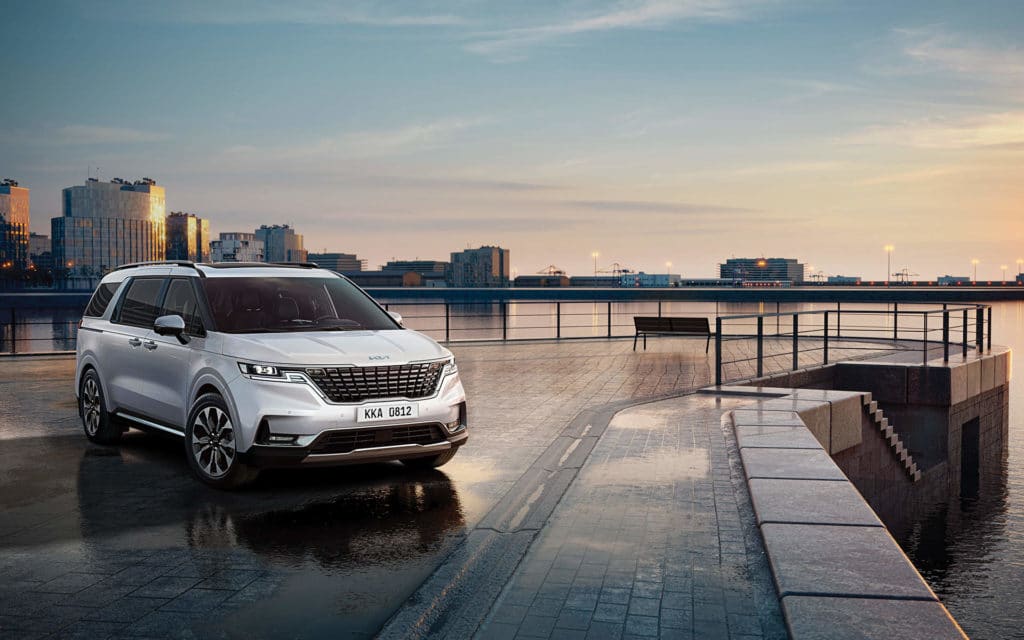[Imagen: Kia Carnival 2024 destacando su diseño exterior]