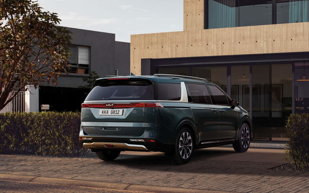 [Imagen: Familia puertorriqueña disfrutando de su Kia Carnival 2024]